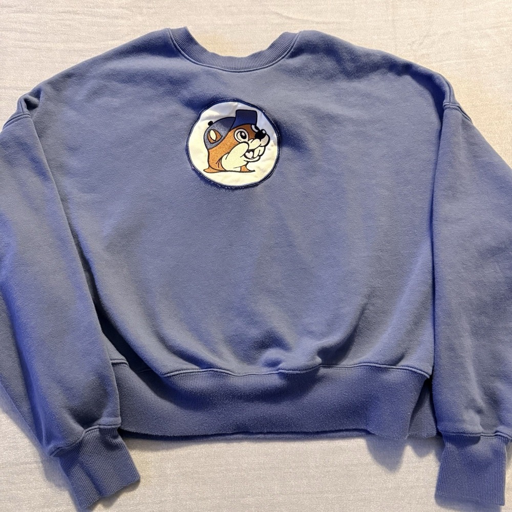 Buc ee's Cropped Sweatshirt Women's Large Blue Beaver Logo Short Crewneck